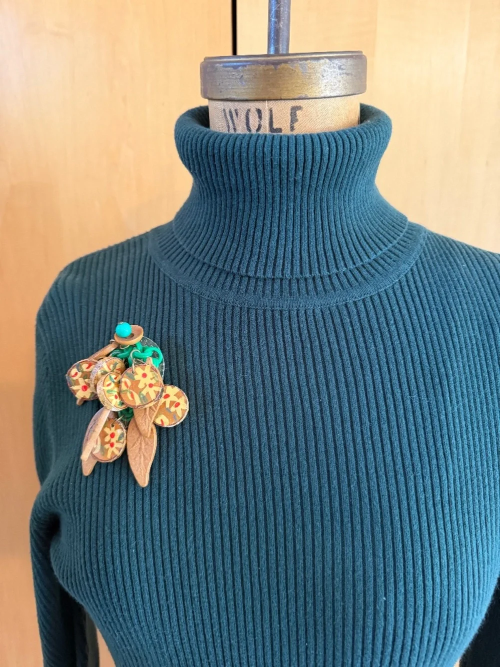 N/A original it brooch